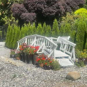  Holiday home Garden Bridge House